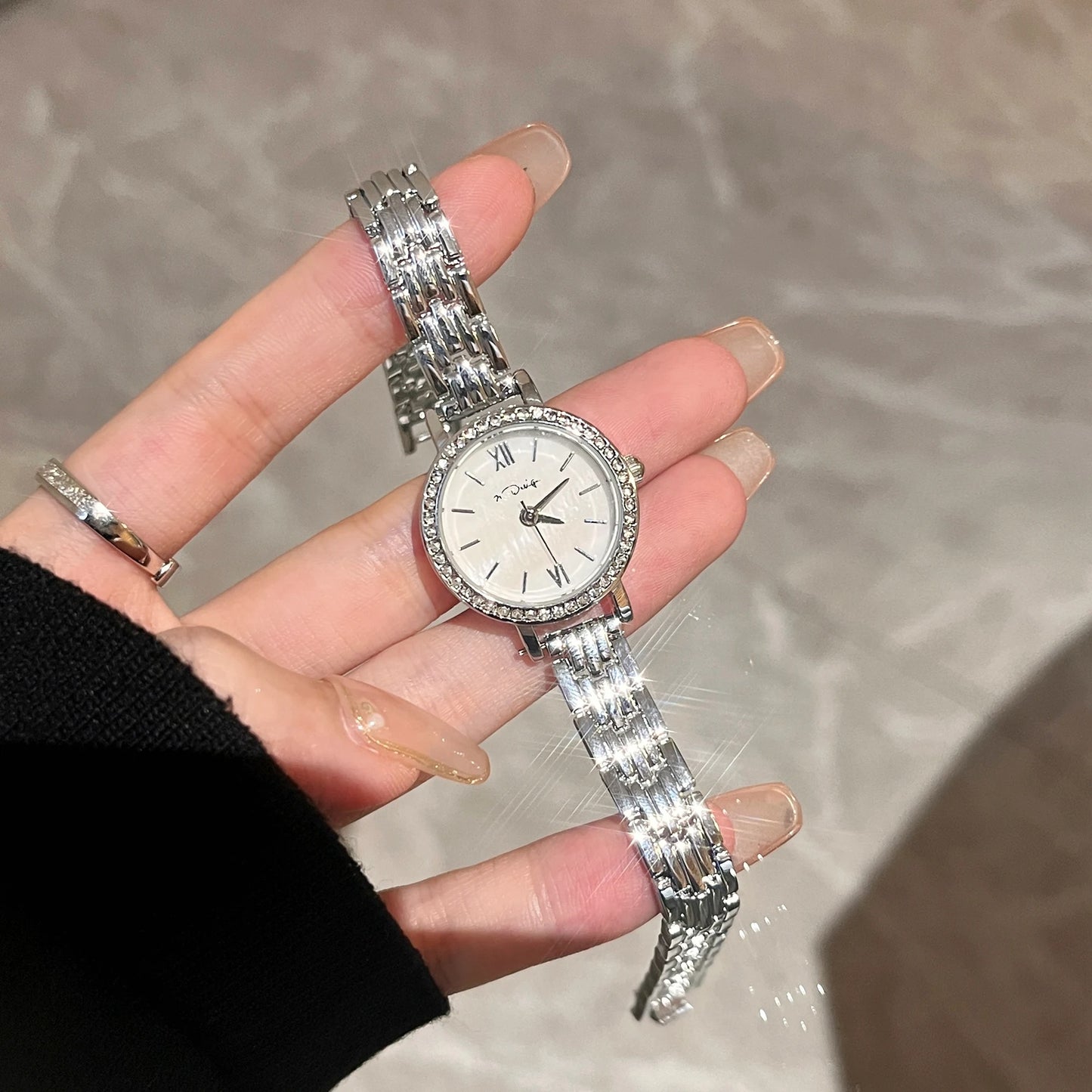 Fashion Alloy Women’s Watch – Luxury Rhinestone Shell Textured Dial Quartz Wristwatch, Slim Exquisite Ladies Watch